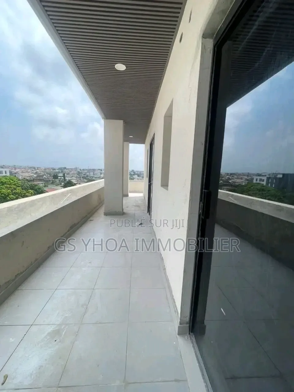20chbre Blocs d'appartements dans Cocody à Vendre
