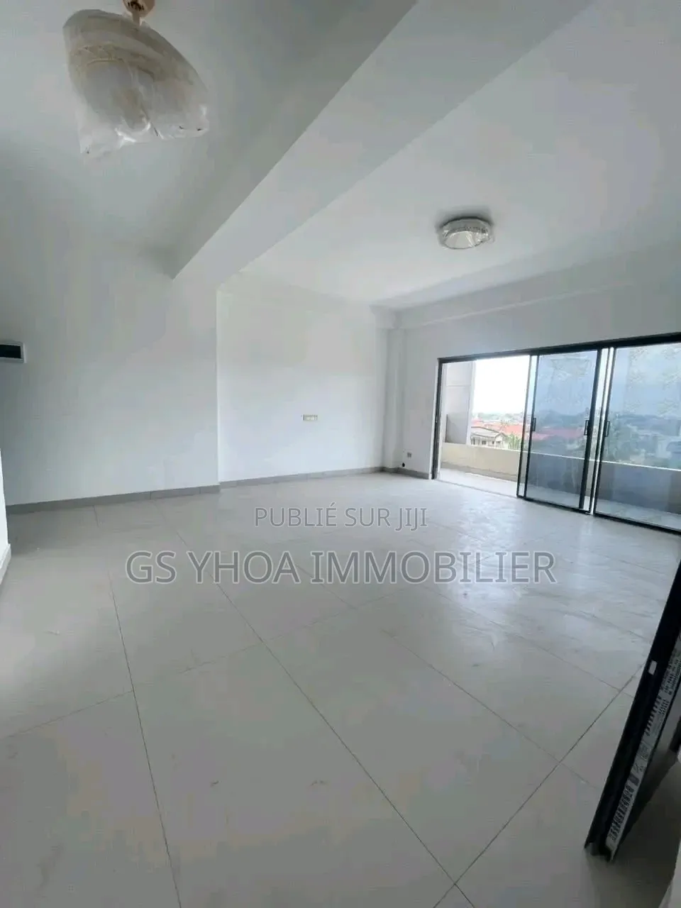 20chbre Blocs d'appartements dans Cocody à Vendre