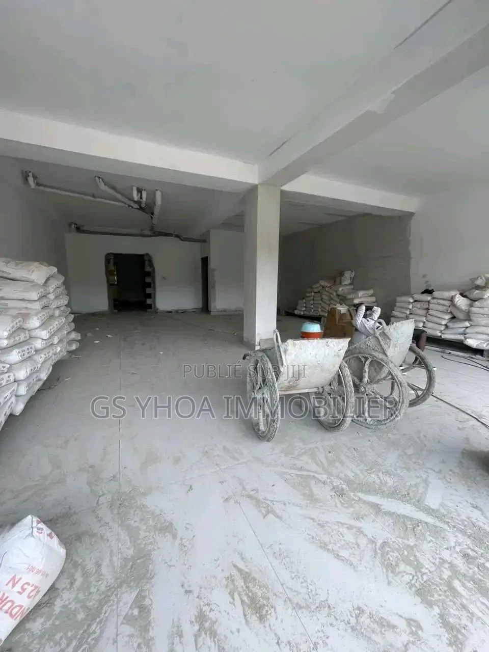 20chbre Blocs d'appartements dans Cocody à Vendre
