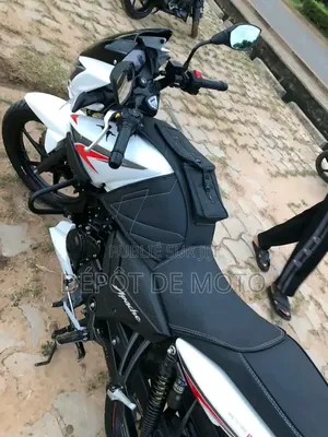 Nouveau TVS Apache 180 RTR 2025 Blanc