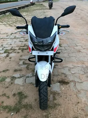 Nouveau TVS Apache 180 RTR 2025 Blanc