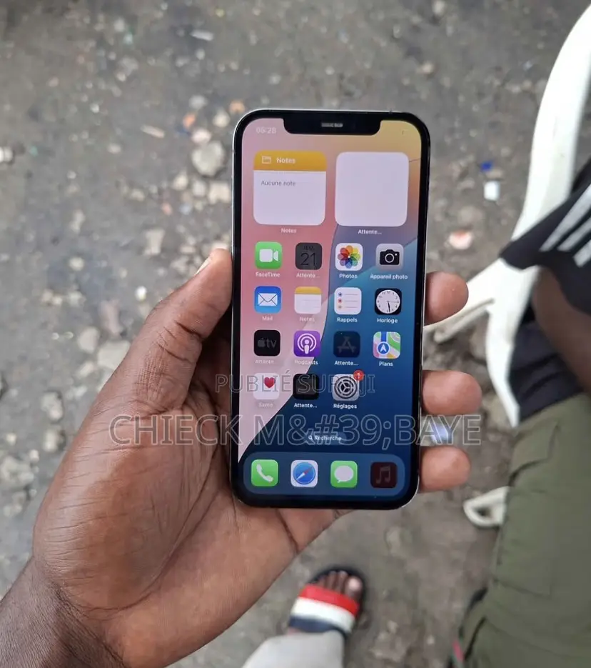 Nouveau Apple iPhone 12 Pro 128 GB Noir