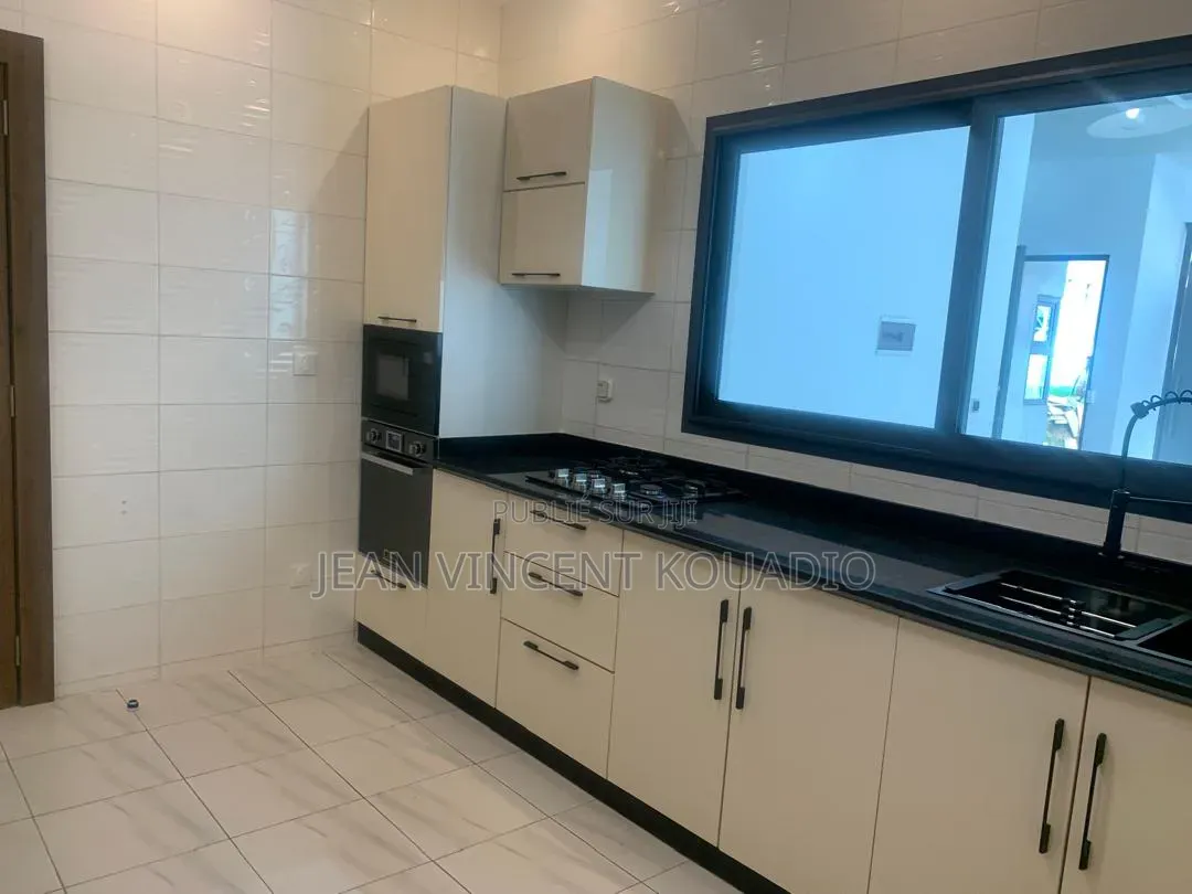 Meublé 6chbre Duplex dans Particulier, Cocody à Vendre