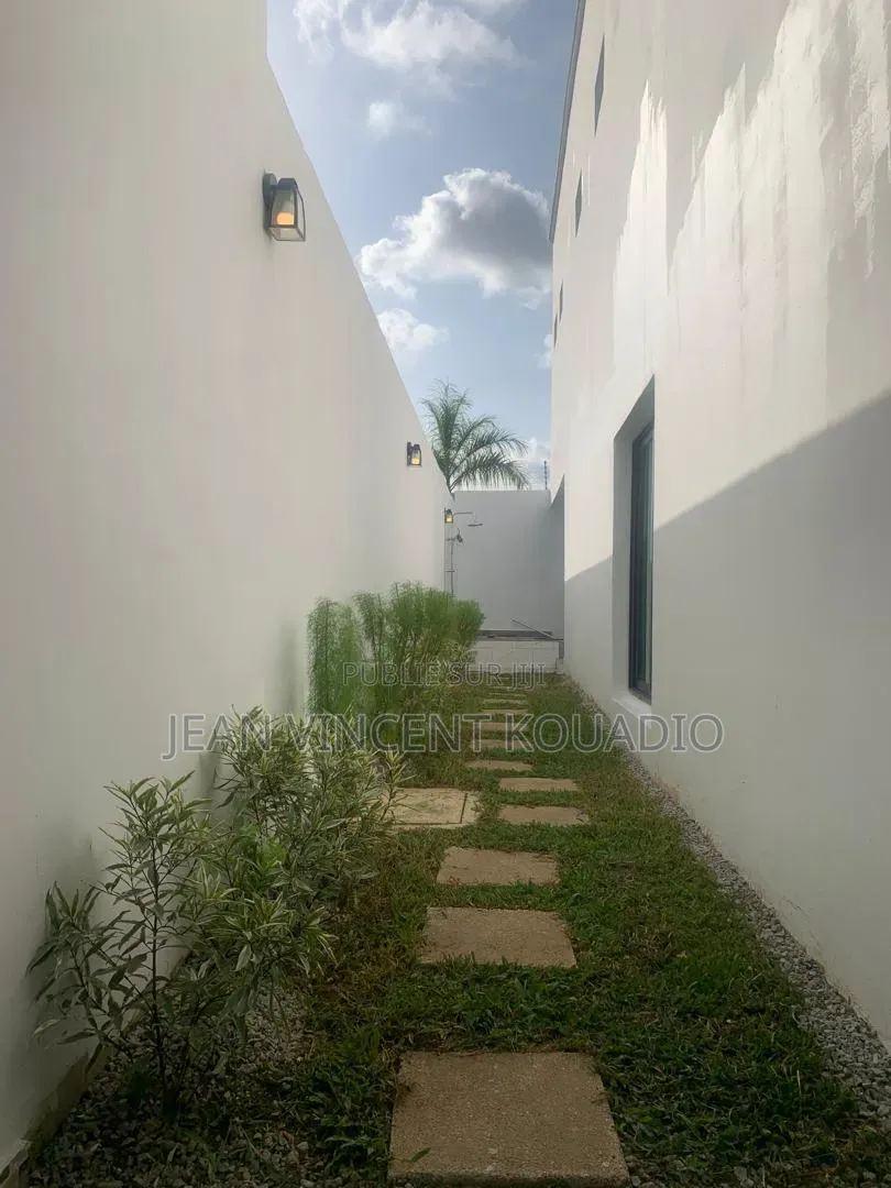 Meublé 6chbre Duplex dans Particulier, Cocody à Vendre