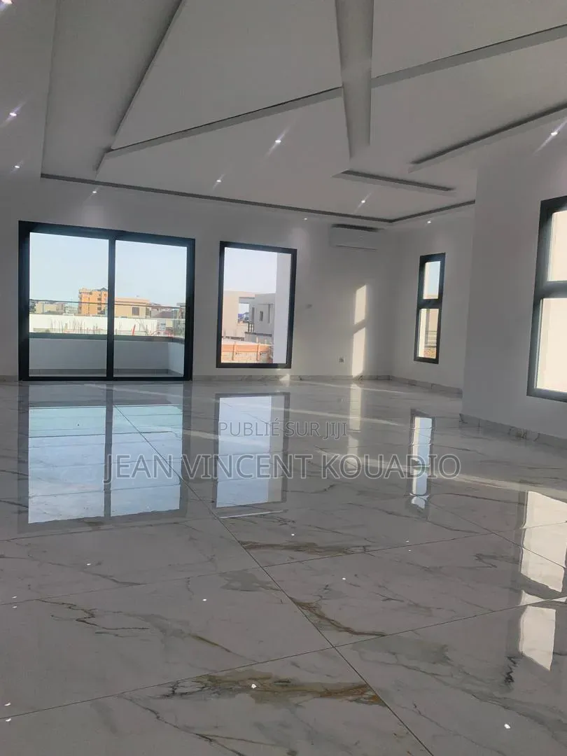 Meublé 6chbre Duplex dans Particulier, Cocody à Vendre