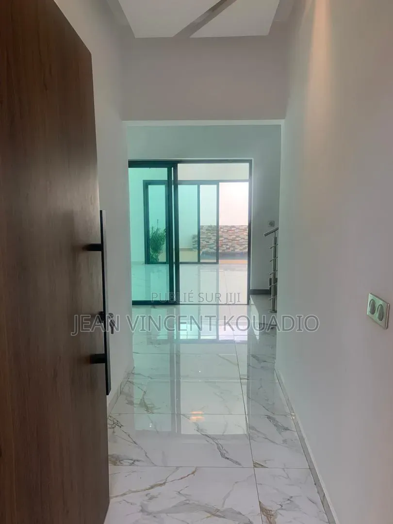 Meublé 6chbre Duplex dans Particulier, Cocody à Vendre
