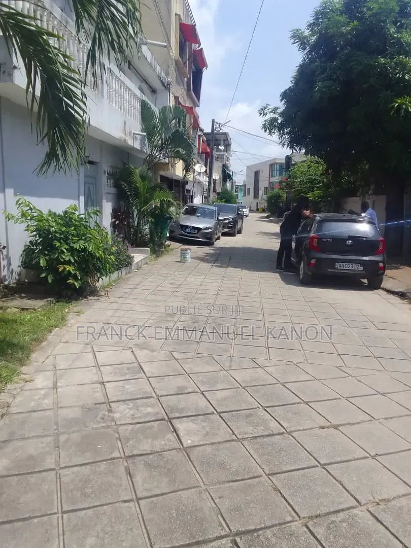 4chbre Villa dans Villa 4 Pcs, Yopougon à Vendre