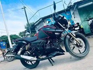 Nouveau TVS Apache 180 RTR 2025 Noir