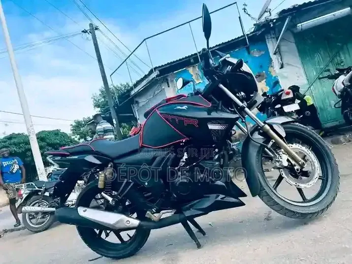 Nouveau TVS Apache 180 RTR 2025 Noir
