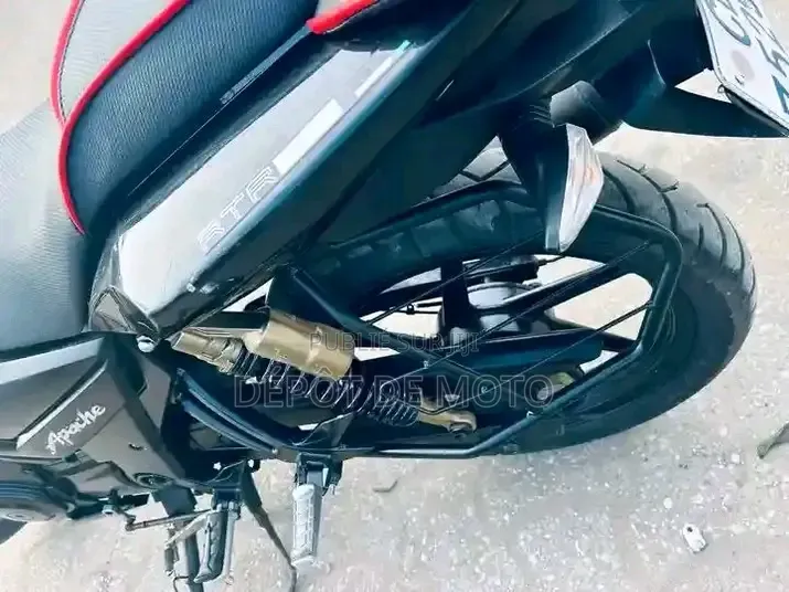 Nouveau TVS Apache 180 RTR 2025 Noir