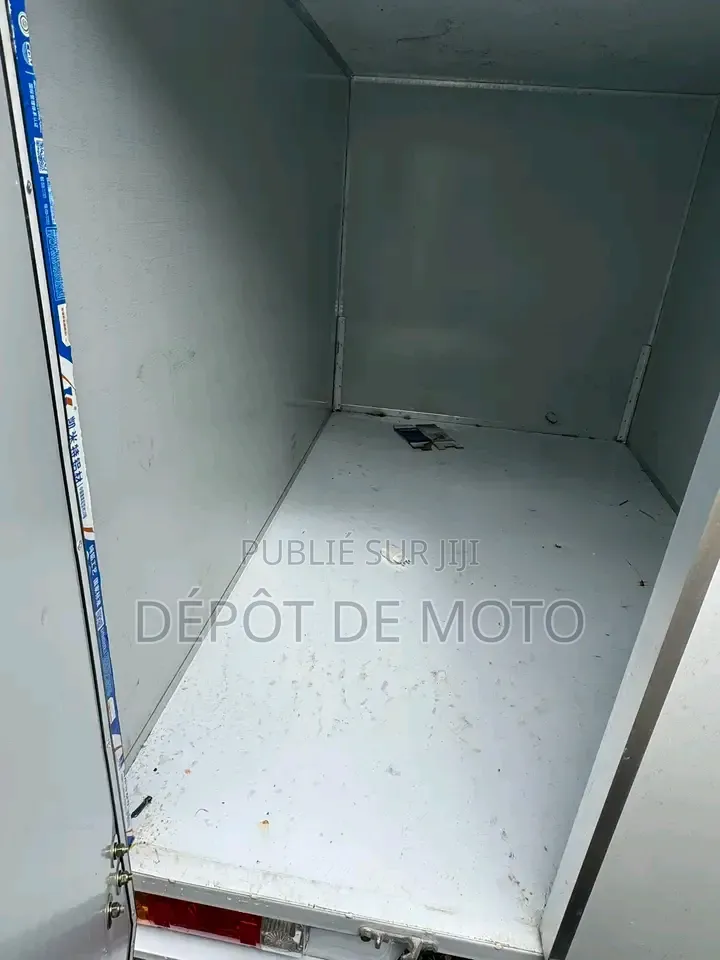 Nouveau Tricycle Autre 2025 Rouge
