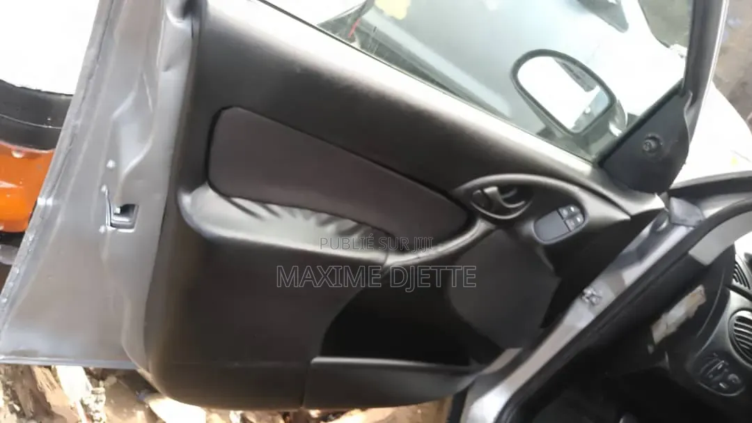 Ford Focus 1.6 2004 Gris