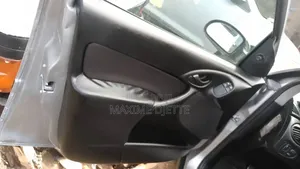 Ford Focus 1.6 2004 Gris