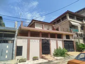 4chbre Maison dans Beraka Corporation, Cocody à Louer
