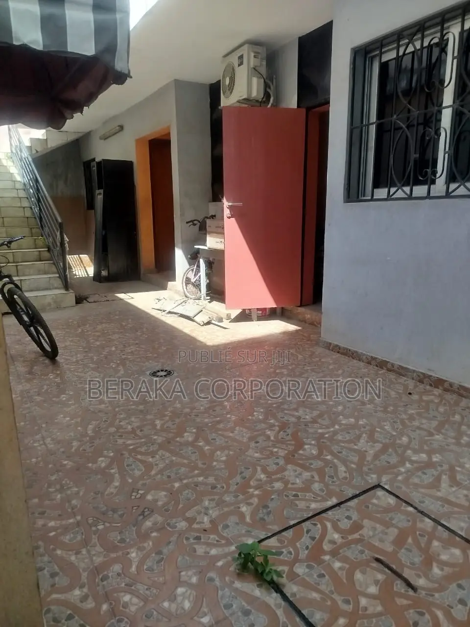 4chbre Maison dans Beraka Corporation, Cocody à Louer