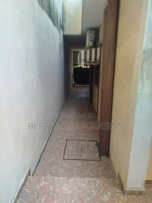 4chbre Maison dans Beraka Corporation, Cocody à Louer