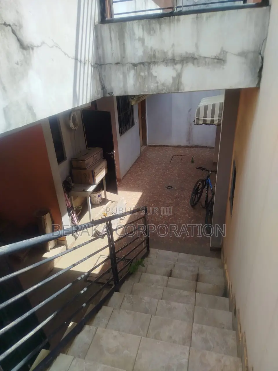 4chbre Maison dans Beraka Corporation, Cocody à Louer