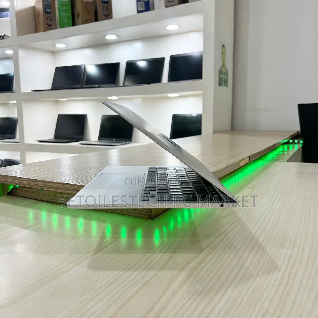 Nouveau Apple MacBook Pro 2020 8GB Intel Core i5 SSD 256GB