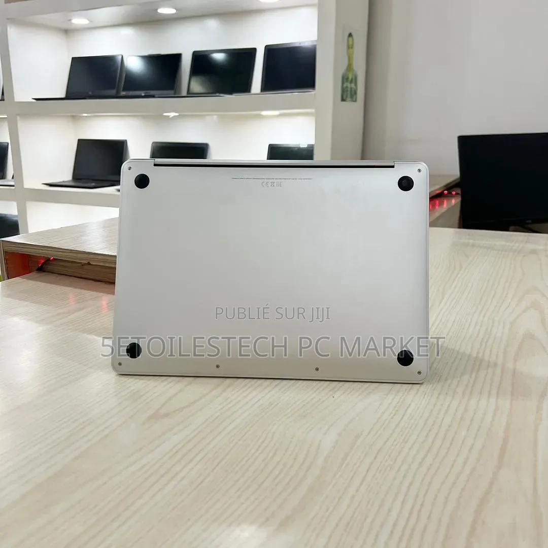 Nouveau Apple MacBook Pro 2020 8GB Intel Core i5 SSD 256GB