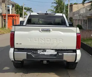Toyota Tundra Hybrid 2025 Blanc