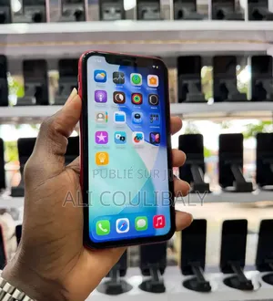 Nouveau Apple iPhone 11 64 GB Rouge