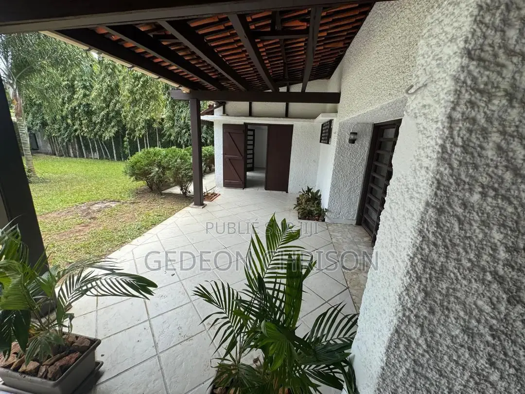 4chbre Villa dans Cocody à Louer