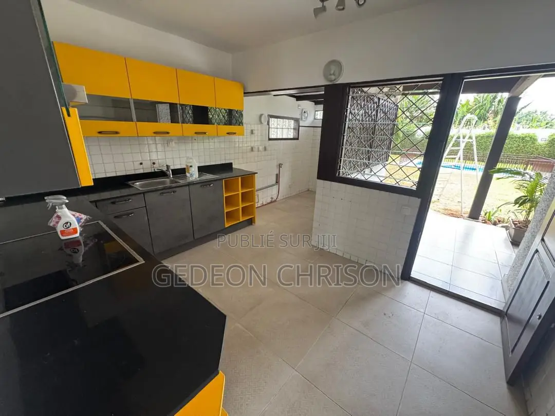 4chbre Villa dans Cocody à Louer