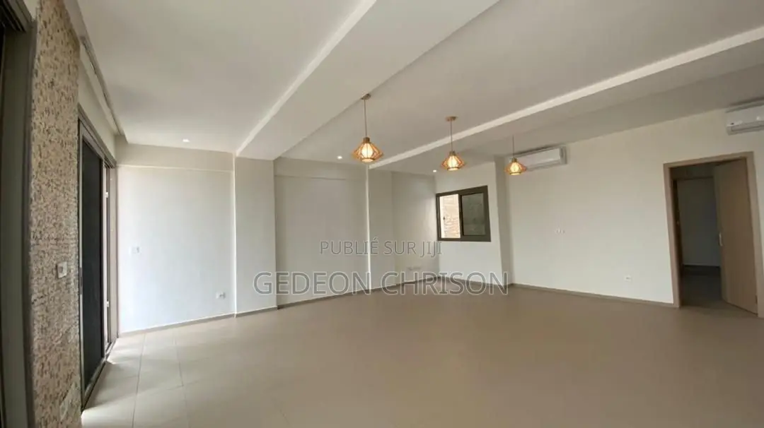 3chbre Appartement dans Cocody à Louer
