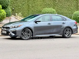Kia Forte 2022 Gris