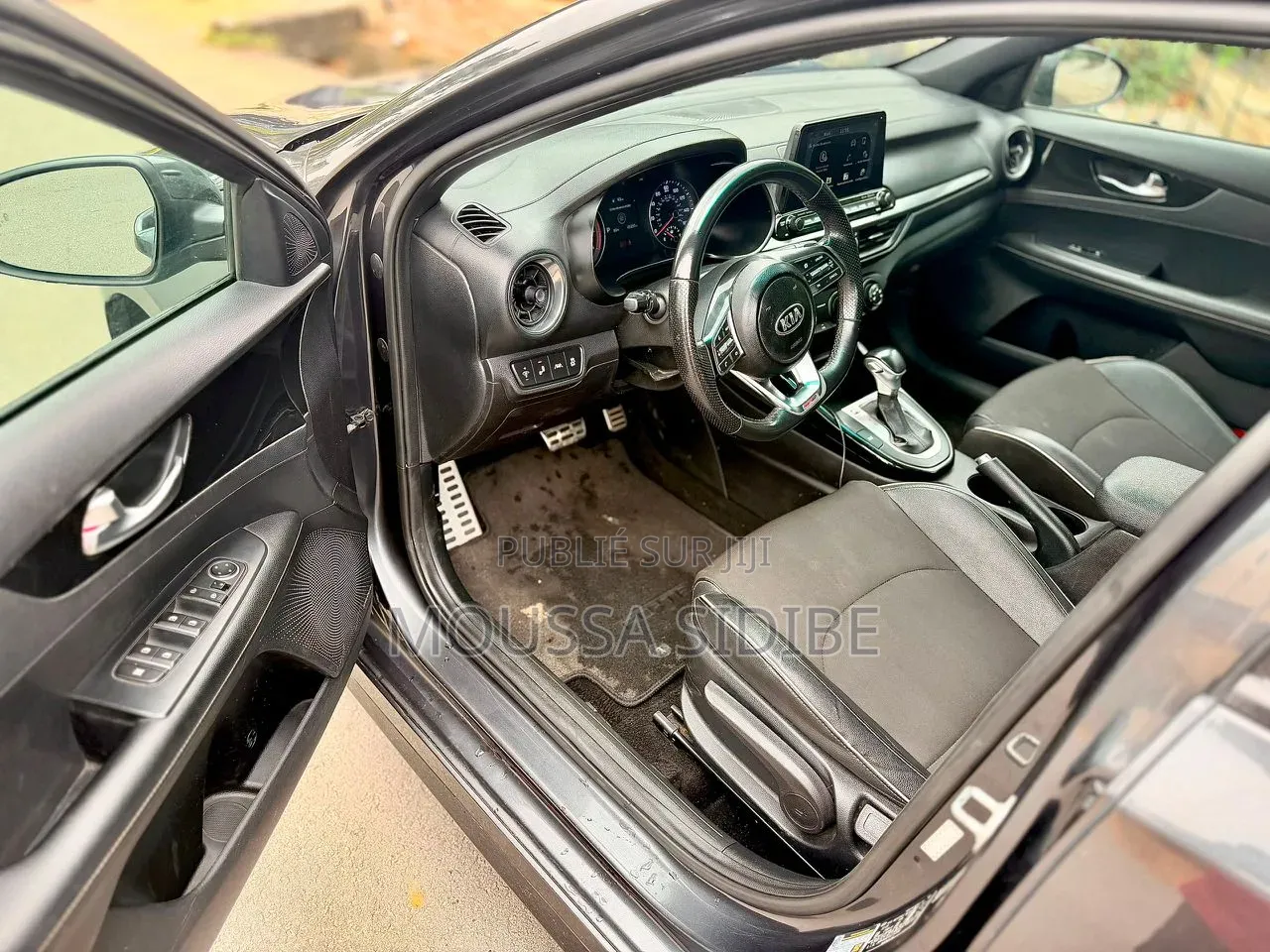 Kia Forte 2022 Gris