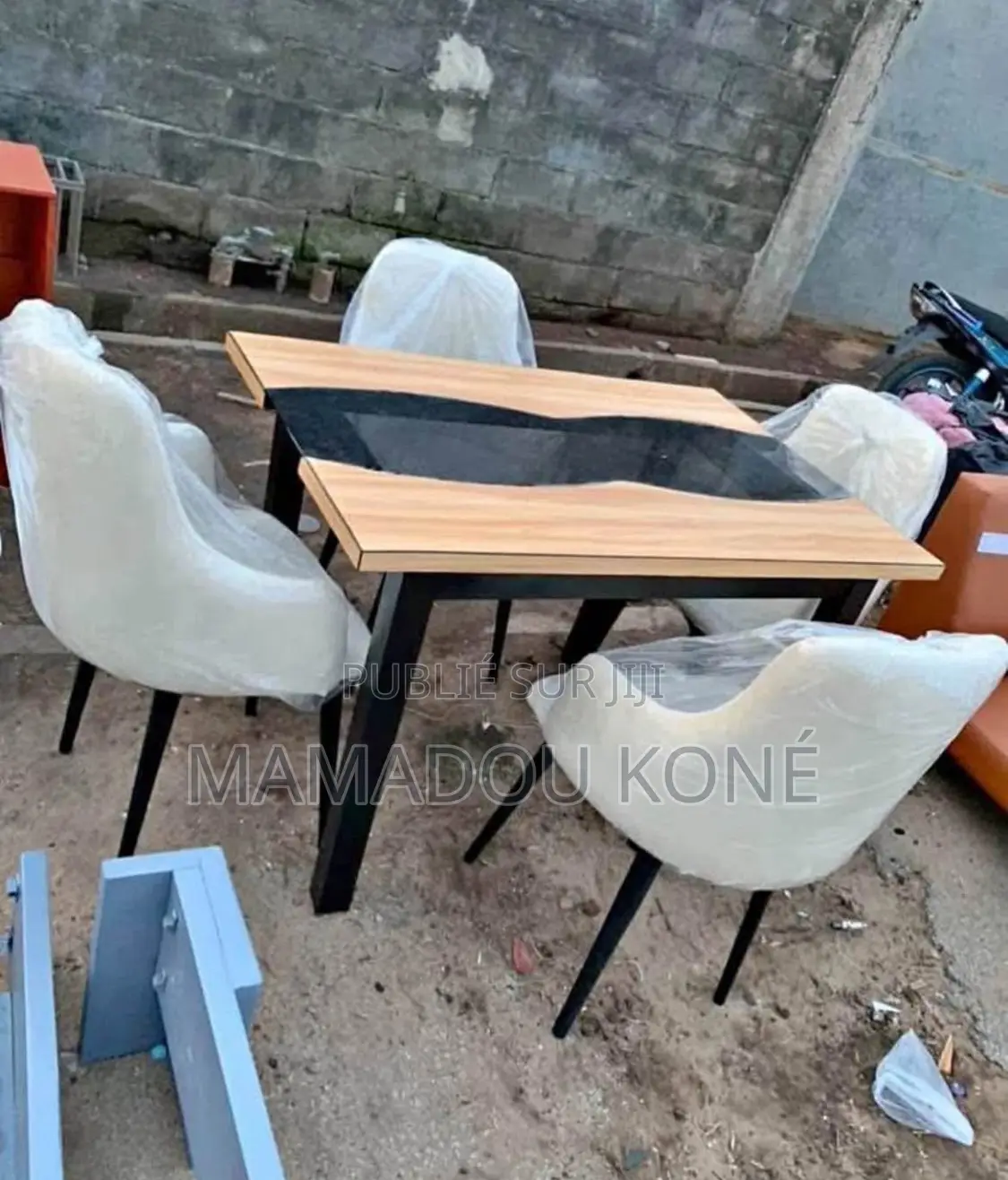 Table À Manger Plus 04 Chaises