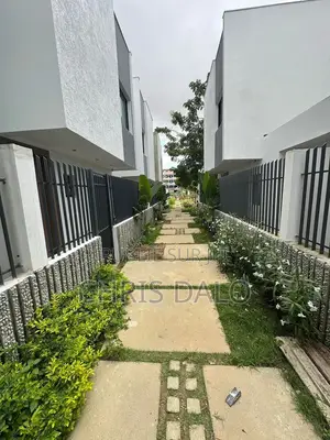 3chbre Duplex dans Location Haut, Cocody à Louer