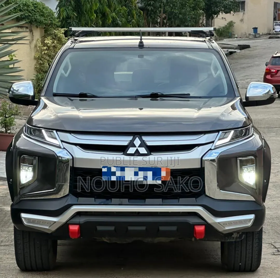 Mitsubishi L200 2022 Gris