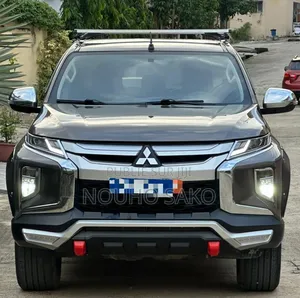 Mitsubishi L200 2022 Gris
