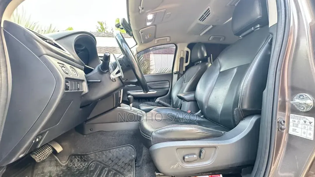Mitsubishi L200 2022 Gris