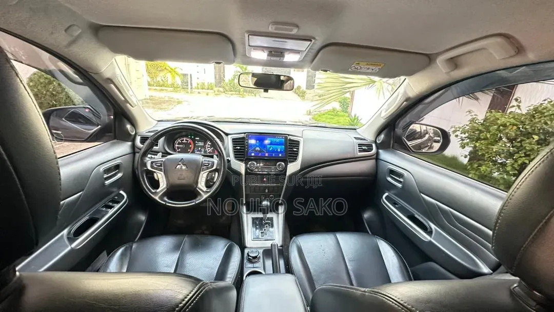 Mitsubishi L200 2022 Gris