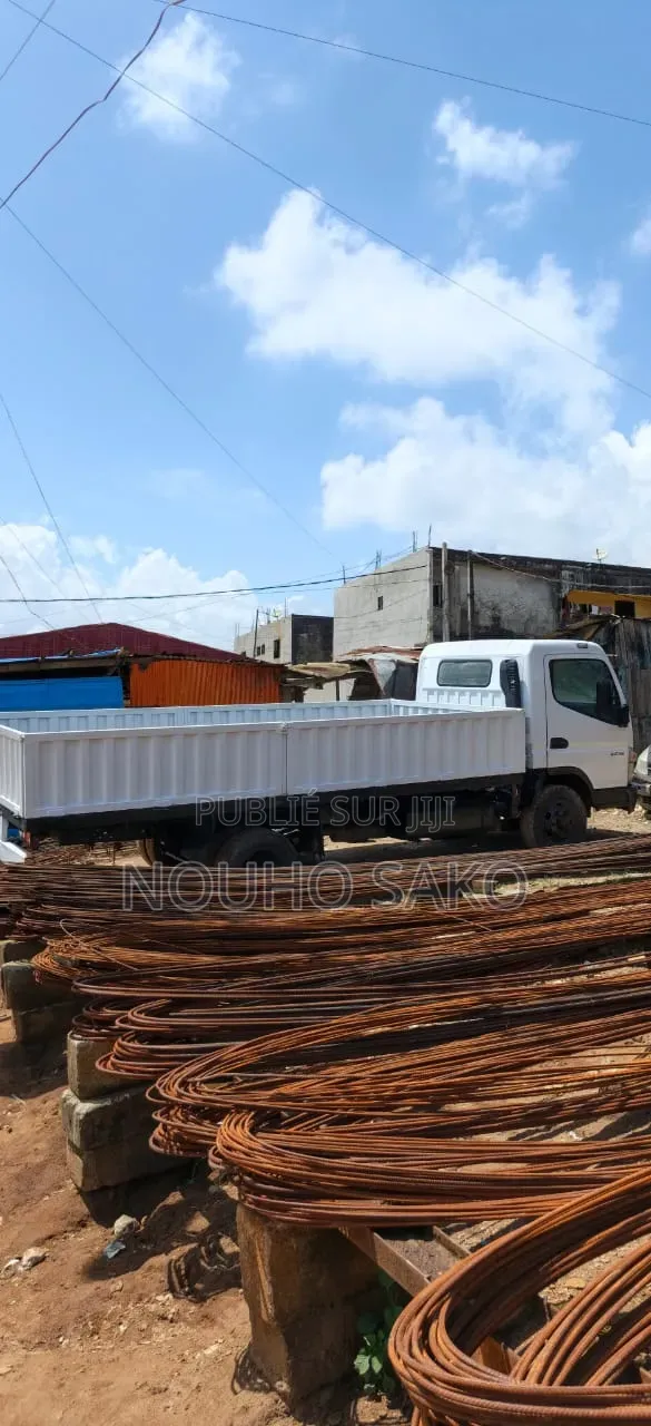 Mitsubishi Canteus