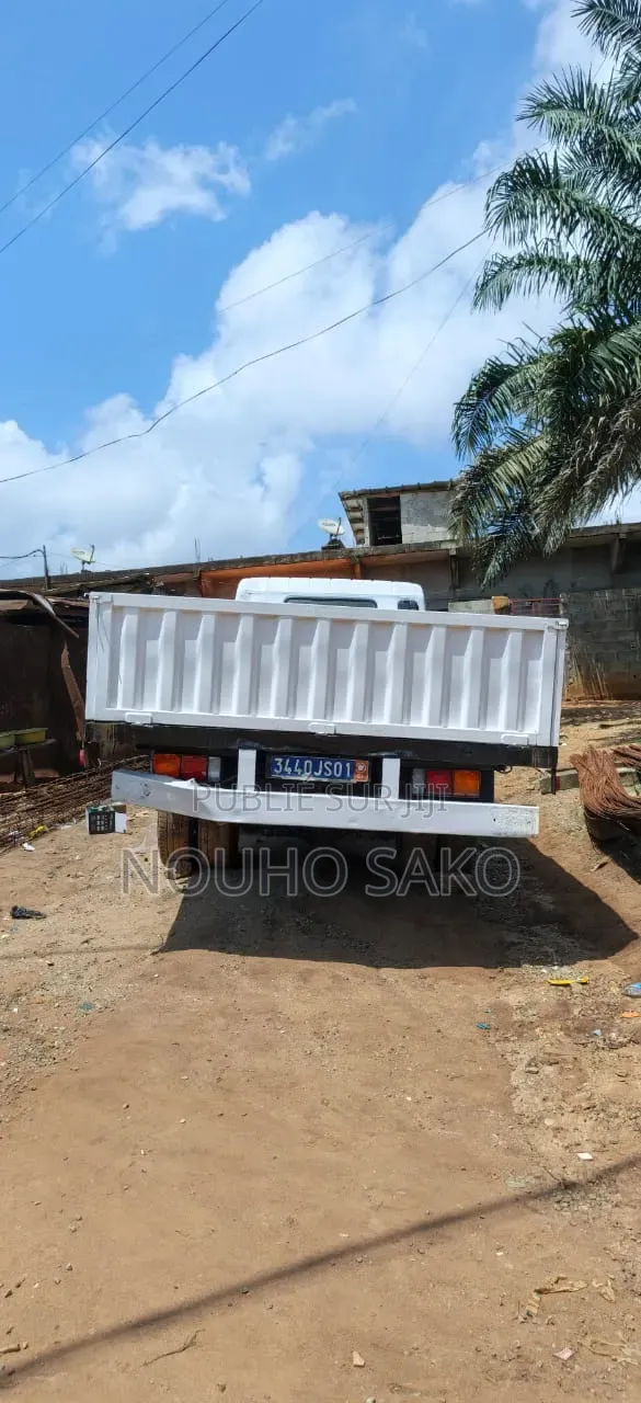 Mitsubishi Canteus