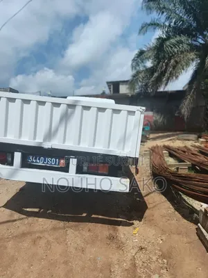 Mitsubishi Canteus