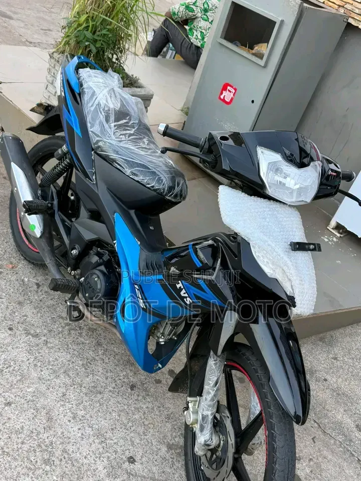 Nouveau TVS Rockz 125 2025 Bleu