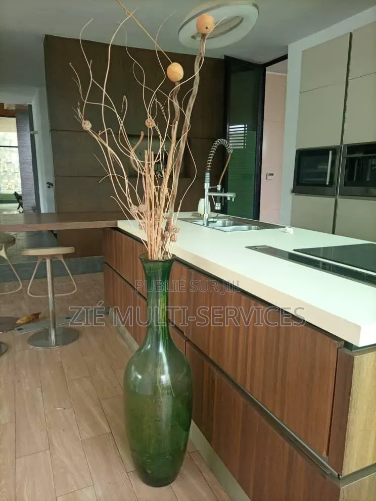 Meublé 14chbre Duplex dans Zié Multi-Service, Cocody à Vendre