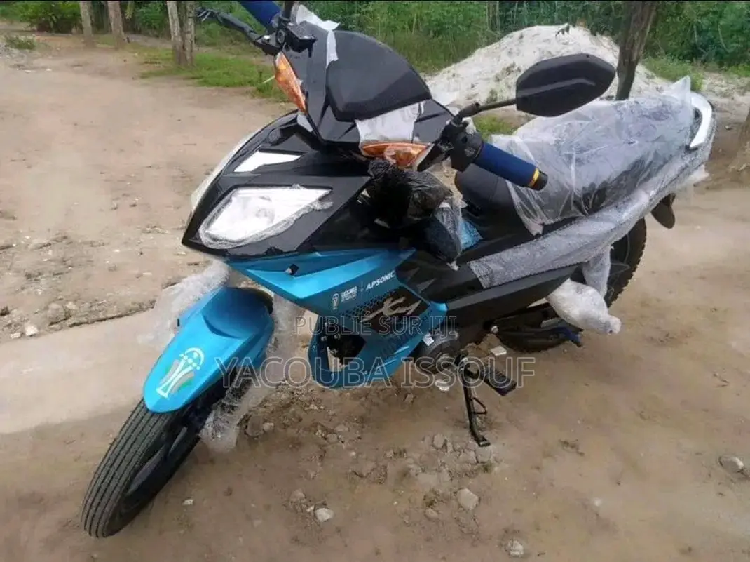 Nouveau TVS Apache 180 RTR 2025 Bleu