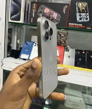 Nouveau Apple iPhone 15 Pro Max 256 GB Gris