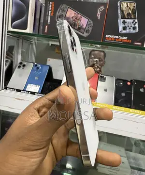 Nouveau Apple iPhone 15 Pro Max 256 GB Gris