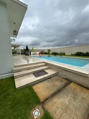 13chbre Villa dans Zié Multi-Service, Cocody à Vendre