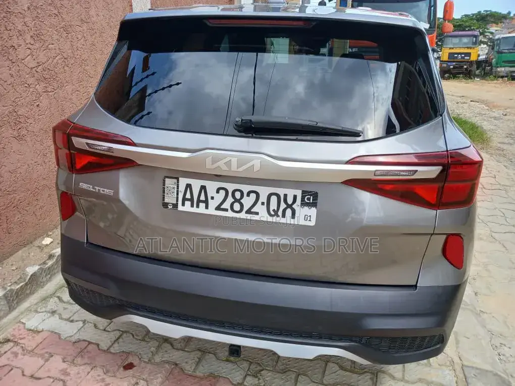 Kia Seltos 2023 Gris