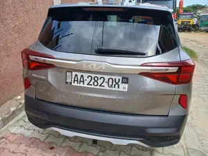 Kia Seltos 2023 Gris