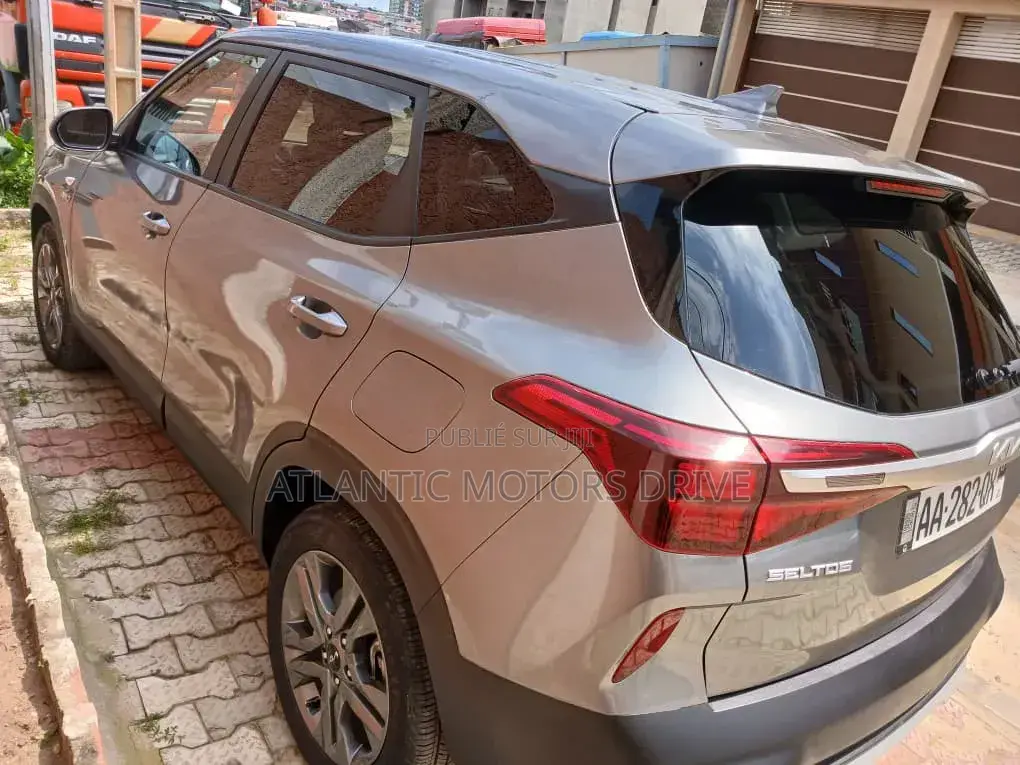 Kia Seltos 2023 Gris