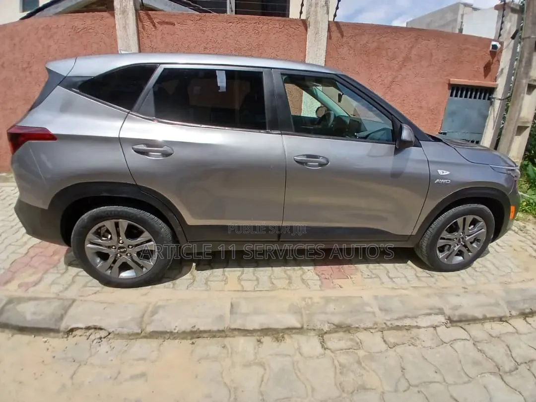 Kia Seltos 2023 Gris