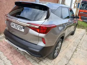 Kia Seltos 2023 Gris